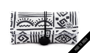 Button Clutch - Abstract markings